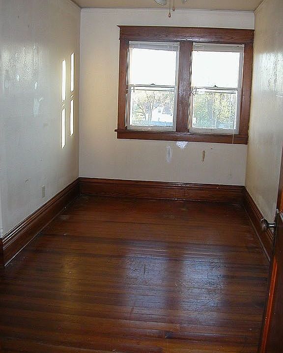 2nd image of 527 4th St