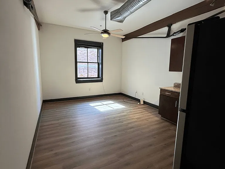 Cobblestone Commons — Photo 9