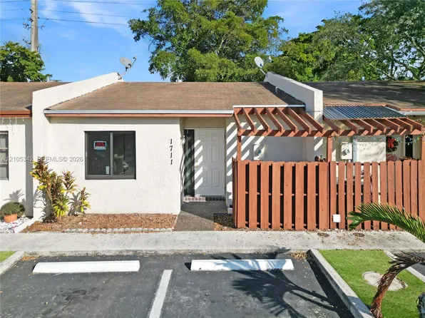 1711 NW 92nd Ave, Hollywood, FL 33024