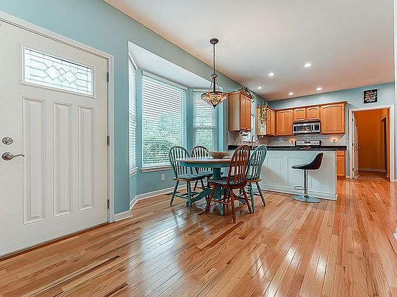 4th image of 1025 Bayhill Ln