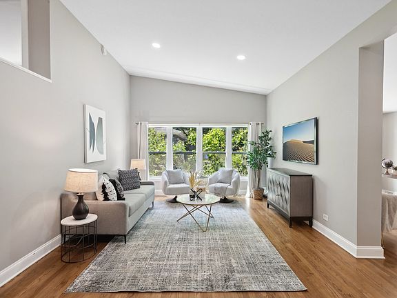 3rd image of 305 Wilshire Dr W