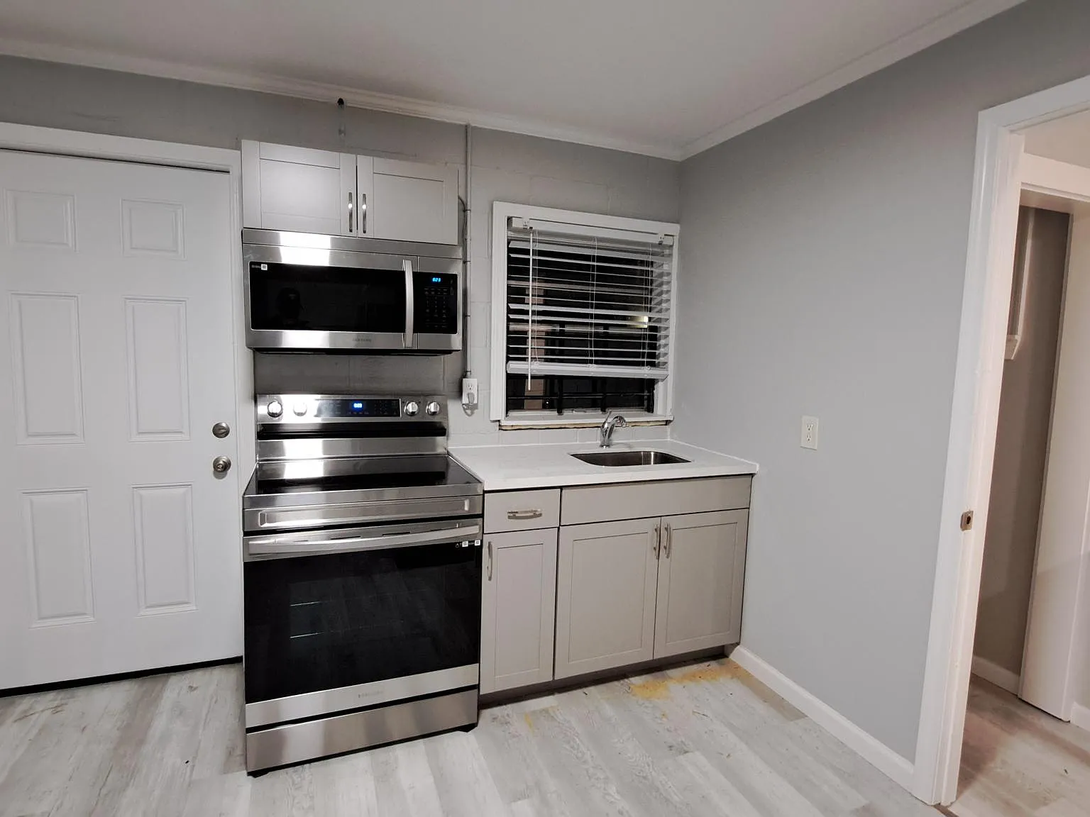 1 bed, 450 sqft, $1,100 — Photo 3