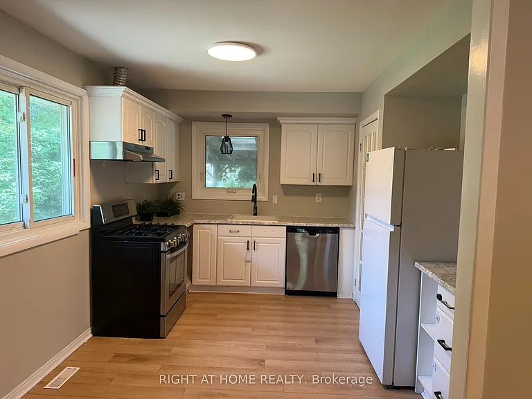 42 Oneida Rd — Photo 5
