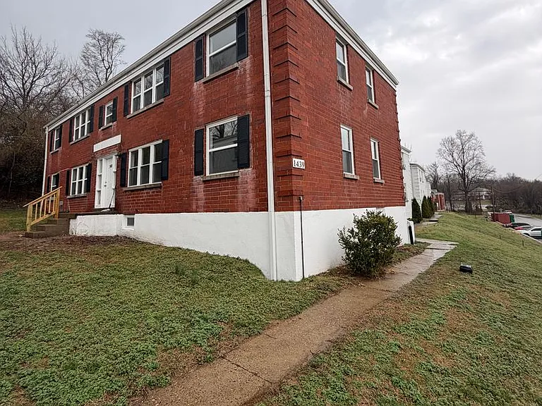 1439 Nightingale Rd — Photo 2