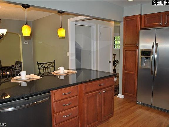 4th image of 20899 Farnsleigh Rd