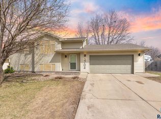 5704 S Southwind Ave, Sioux Falls, SD 57106