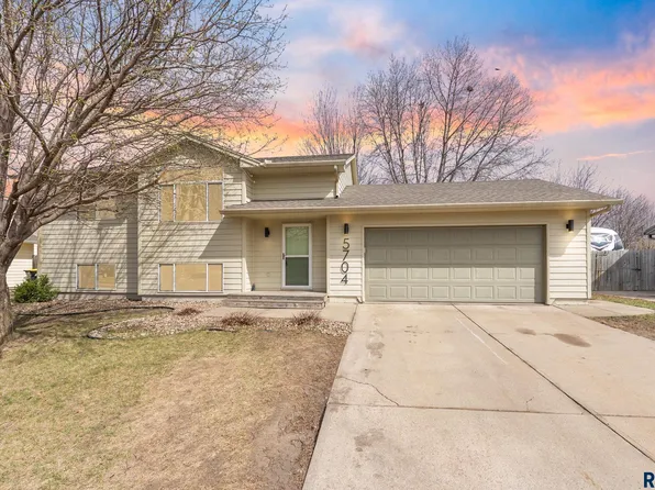 5704 S Southwind Ave, Sioux Falls, SD 57106