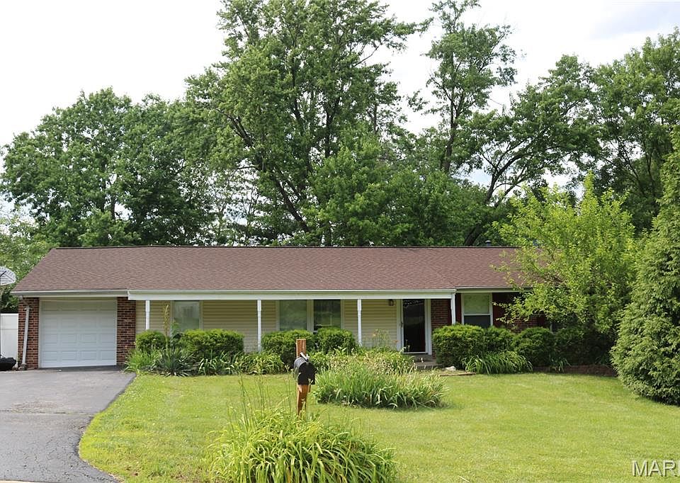 1st image of 1033 Mackinac Dr