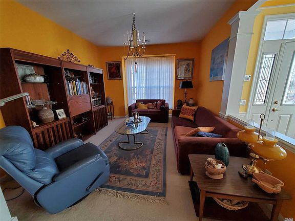 2nd image of 8 Oakhurst Ct