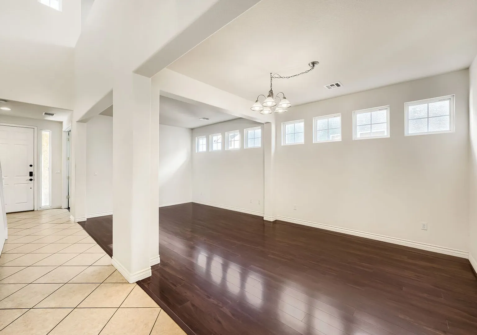 Beautiful 4 Bedroom Home With Solar, 3 Car Tandem Garage, and Nice Backyard! — Photo 2