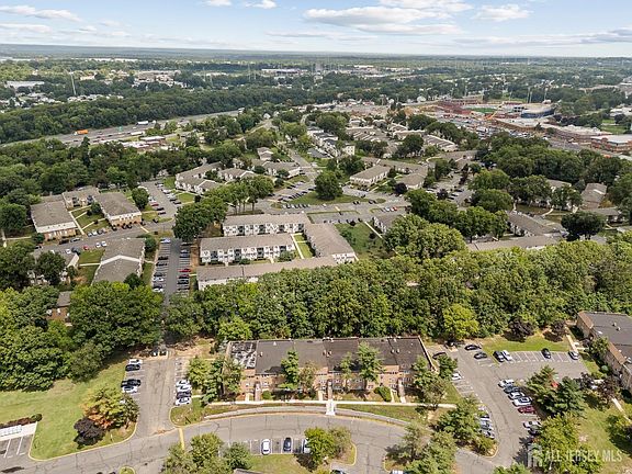 3rd image of 192 College Dr