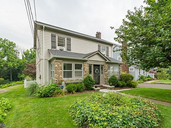 2nd image of 210 Kings Rd