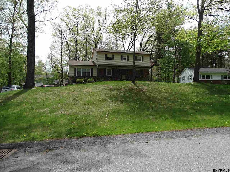 1st image of 30 Brookline Dr