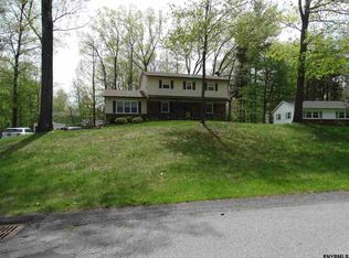 30 Brookline Dr, Clifton Park, NY 12065