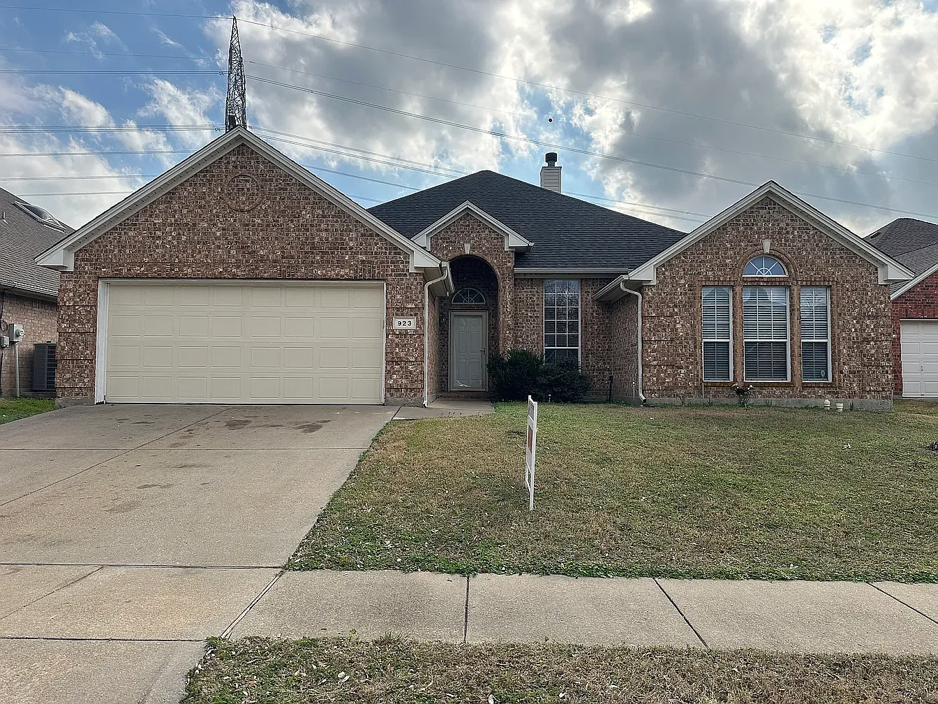 4 bed, 2266 sqft, $2,500 — Photo 1
