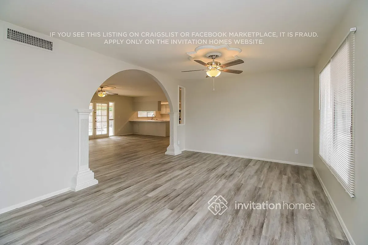 Building Photo - 2343 E Loma Vista Dr