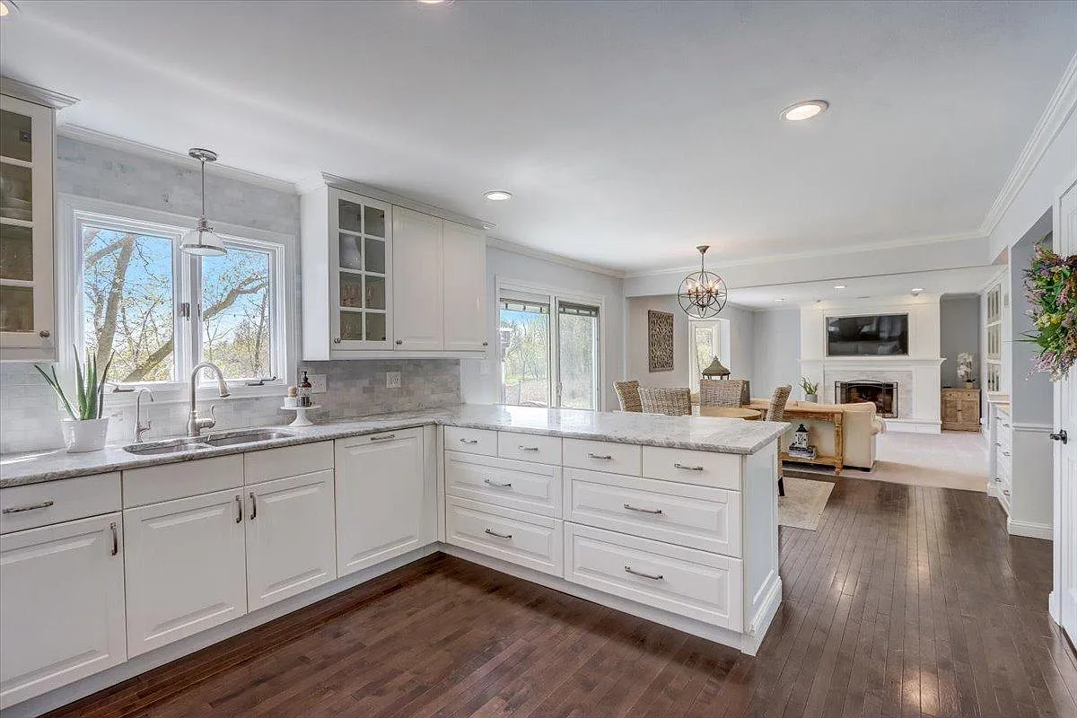 Beautiful, renovated Kitchen - 19985 Independence Dr
