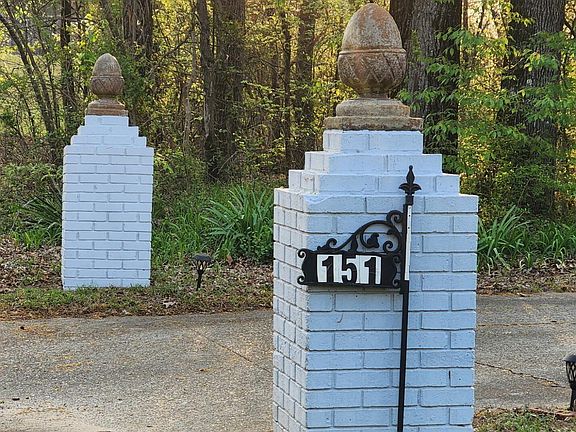5th image of 151 Deer Park Rd