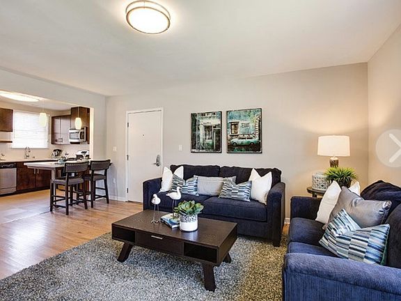 2nd image of 1040 Elkgrove Ave APT 1