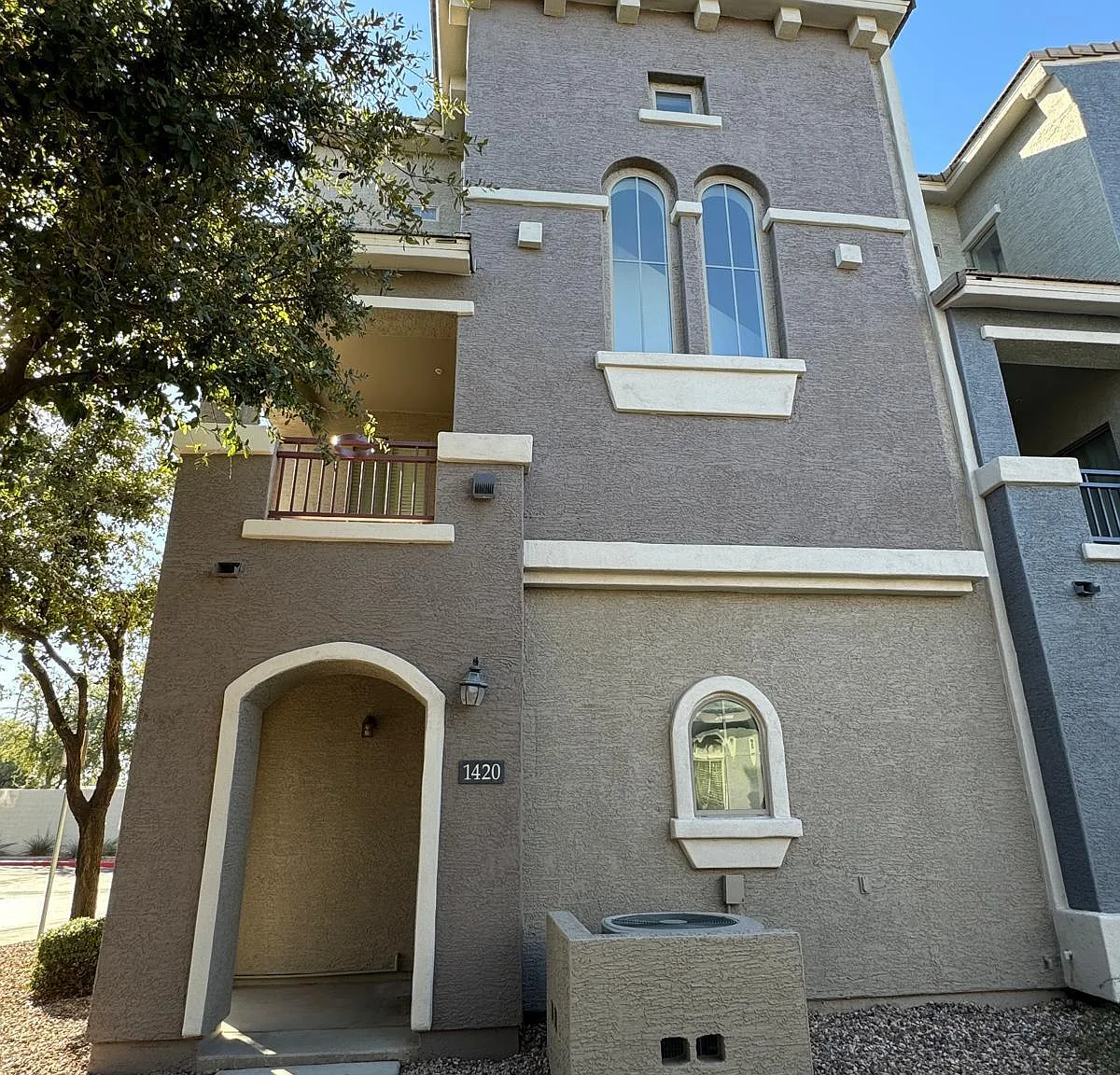 2402 E 5th St — Photo 1