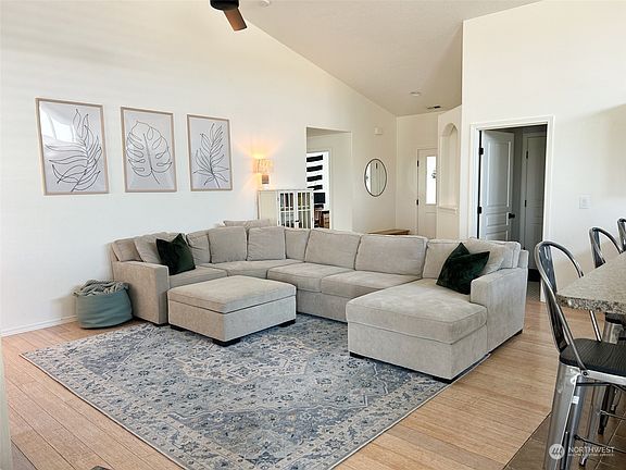 5th image of 4807 Bragueta Court