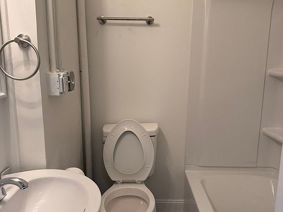 3rd image of 33 N Washington St APT 1