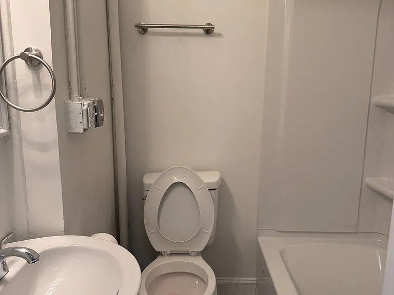 33 N Washington St #1 — Photo 3