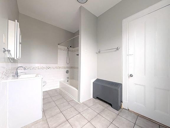 4th image of 146 Hopkins Ave #3