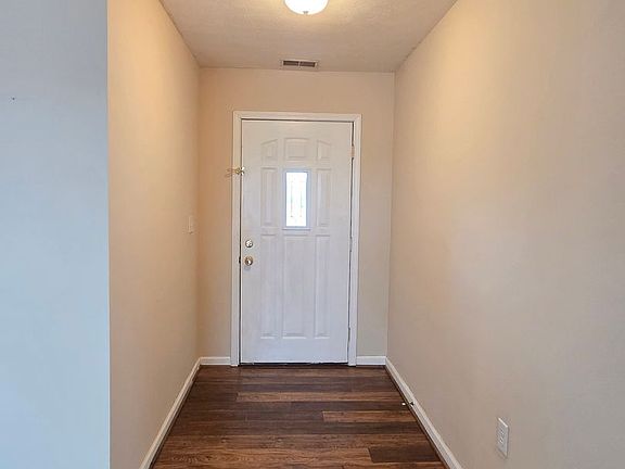 3rd image of 104 Dante Ct