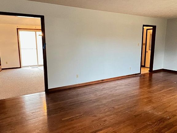 3rd image of 45100 Millstone Ln
