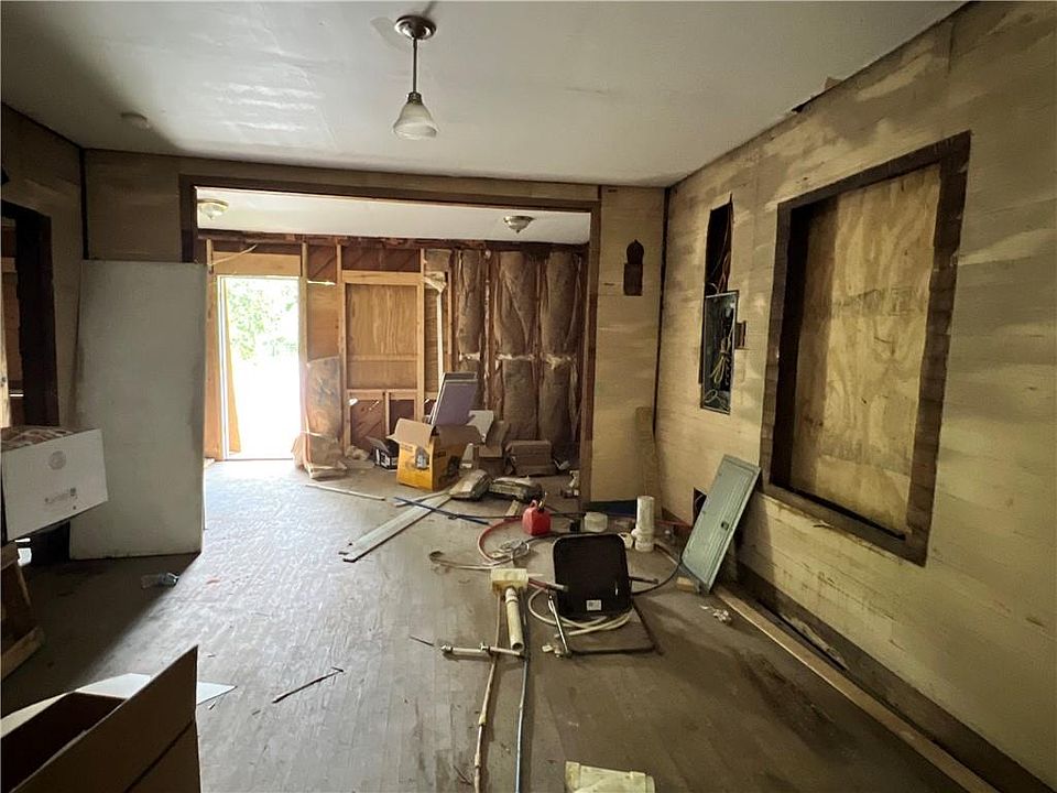 2nd image of 427 E Elm St