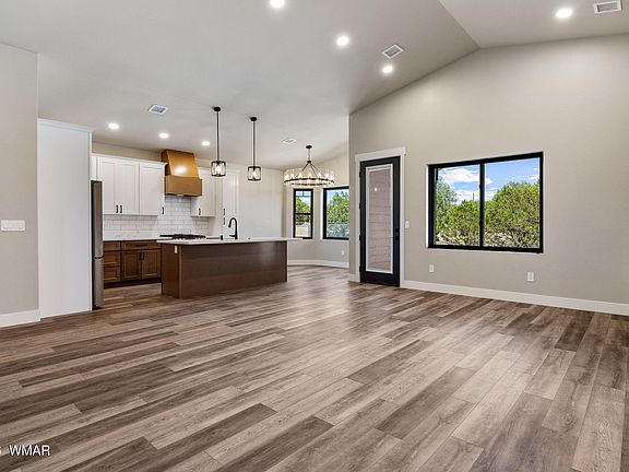 4th image of 561 S Rock Ridge Dr