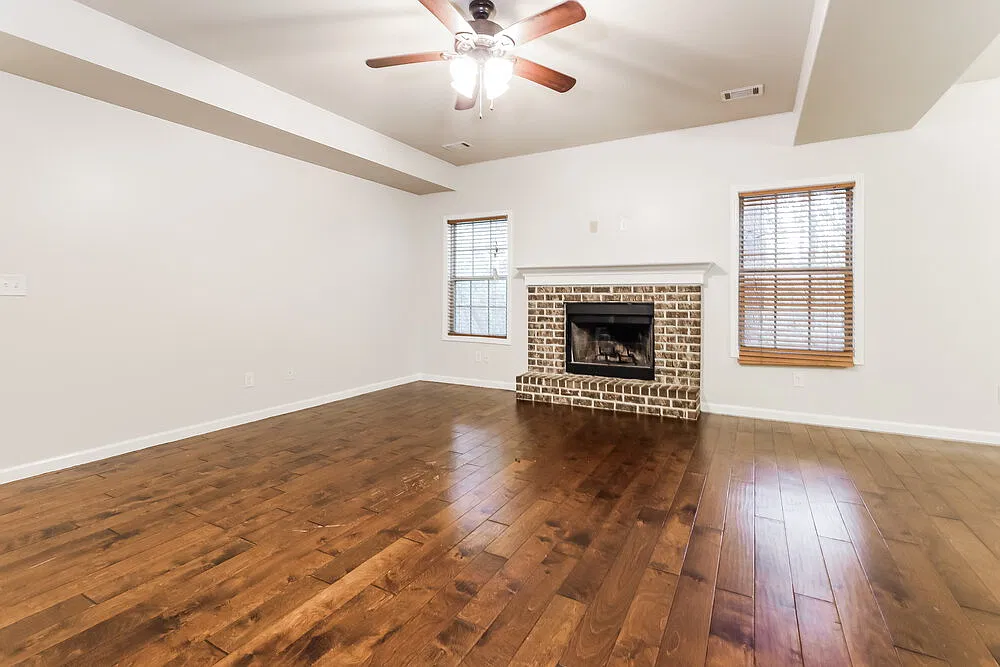 4 bed, 3.0 bath, 2866 sqft, $2,430 — Photo 4