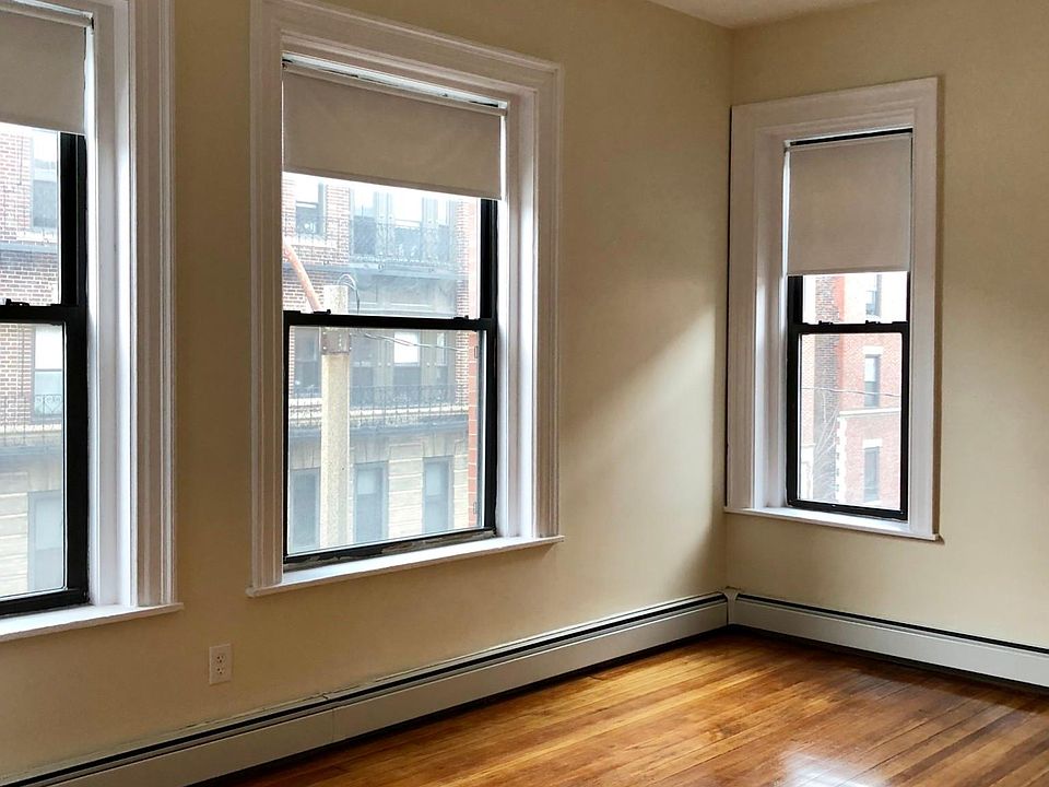 2nd image of 840 Beacon St #2