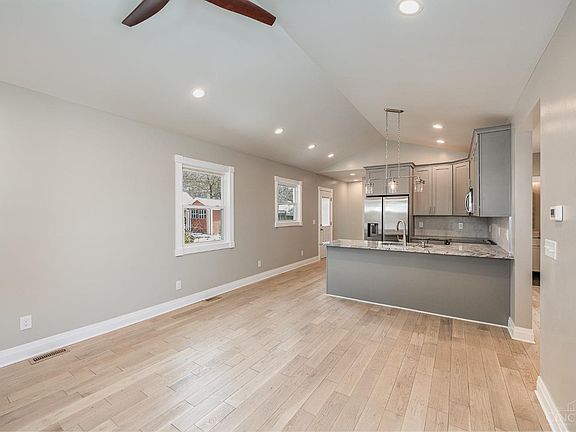 4th image of 2145 Quatman Ave