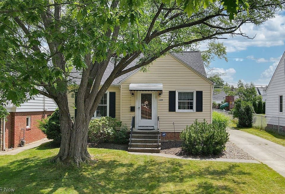 1st image of 1689 Longwood Dr