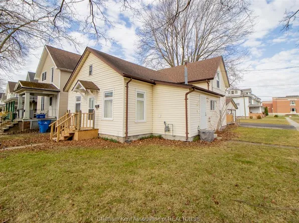 53 Selkirk St, Chatham Kent, ON N7L 1Y6