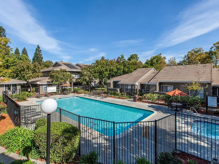 Monte Vista Apartments — Photo 13