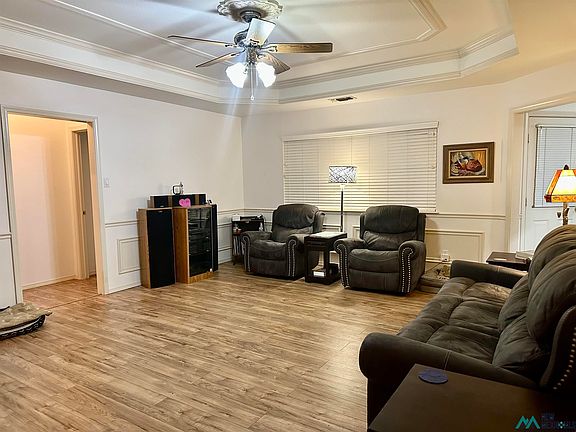 5th image of 811 Monterrey Dr