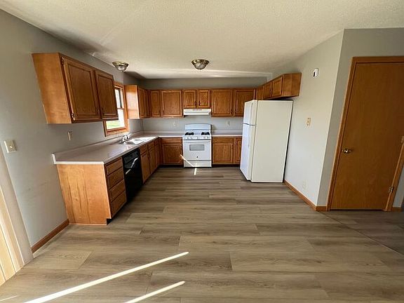 2nd image of 6603 Niagara Cir