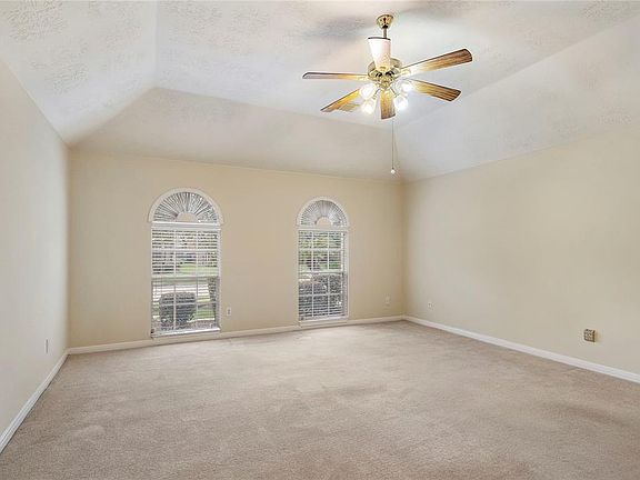 3rd image of 3706 Dry Creek Dr