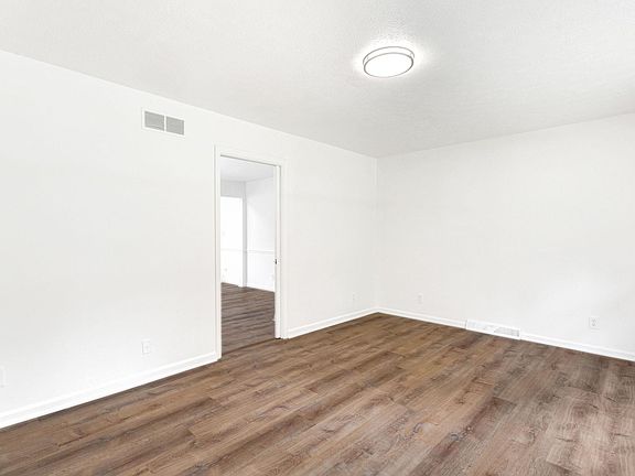 3rd image of 16765 Valley Forge Ln