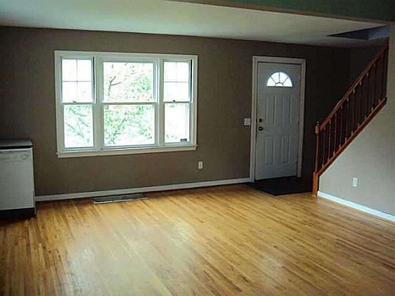 5th image of 305 Capen Blvd