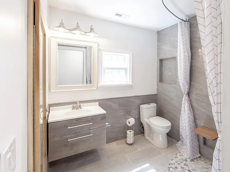 Designer Bathroom #1 w Full Length Mirrored Cabinet!