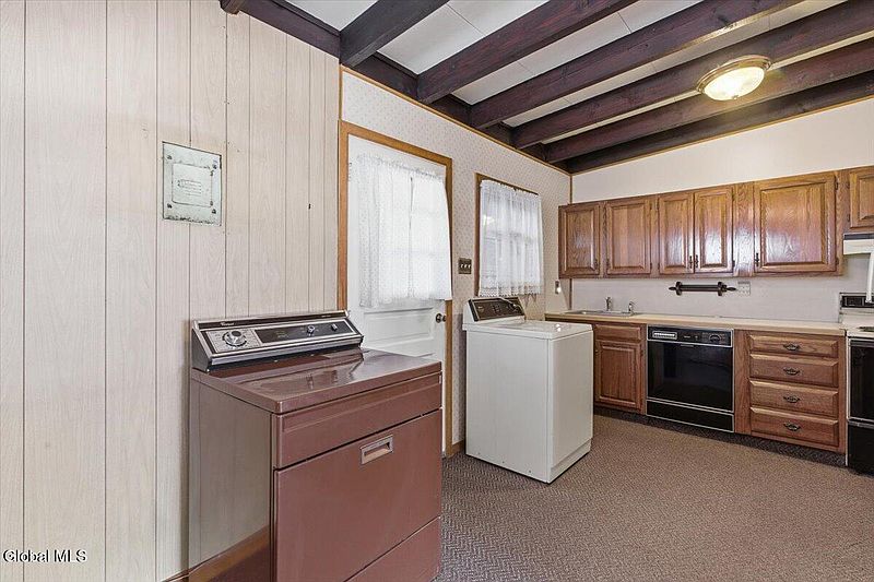 5th image of 8 Harold Avenue