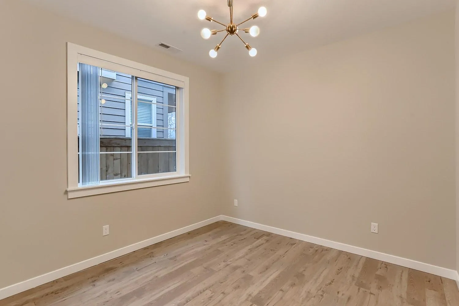 27644 SW Marigold Ter — Photo 4