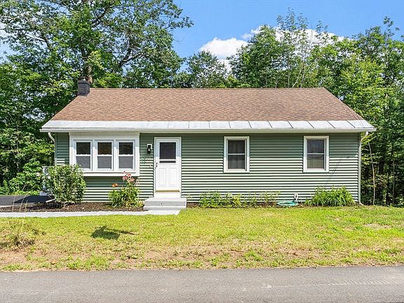 3rd image of 399 Maple St