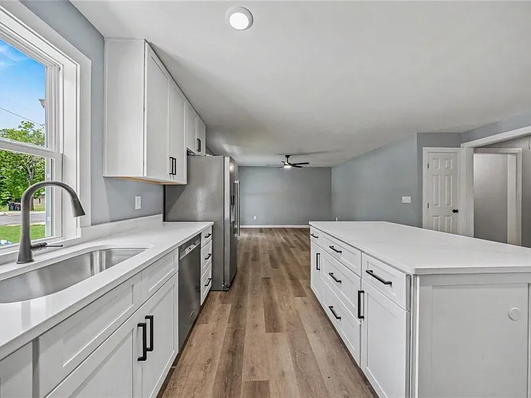 411 Hardy Ave SW — Photo 12