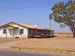 301 E Halsell St, Dimmitt, TX 79027