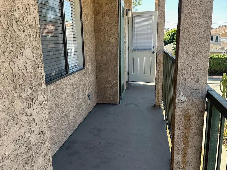 1108 Molino Ave #1 — Photo 9